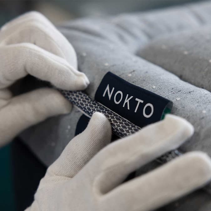 Matelas Nokto — vue rapprochée du capitonnage